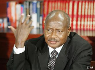 Yoweri Museveni, kiongozi aliyekaa madarakani kwa miaka mingi sasa.
