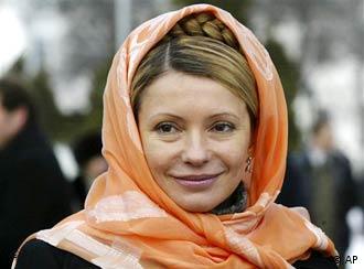 Firebrand Yulia Tymoshenko, donning an orange scarf around her head, was a driving force of the opposition during Urkaine's Orange Revolution Copyright: AP Photo / Sergei Grits