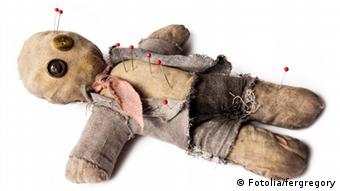 پژوهشگران برای اندازه‌گیری میزان پرخاشگری میان زوج‌ها دست به دامن عروسک‌های جادوی وودو شدند که در مناسک سنتی آفریقایی استفاده می‌شود. 