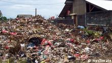Bild 3//  Kompostieren auf Bali, Indonesien
Der Umweltpark vor der Sanierung. Ein riesiger Abfallberg trmt sich vor dem Pilotgebäude fr die Rezyklierung.
+++ myclimate +++
// Schlagworte: Globalideas, coolklima, Mllhalde, Kompostierung

