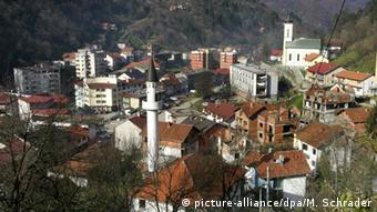 Iz Tužilaštva BiH za Fenu je ranije potvrđeno kako je Orić osumnjičen za ratni zločin počinjen u selu Zalazje kod Srebrenice. 