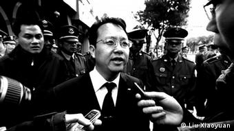 Liu Xiaoyuan
Beschreibung: Chinesischer Anwalt Liu Xiaoyuan
Datum: 2011
Urheberrecht gehört: Liu Xiaoyuan
Wir haben das Bild von Herrn Liu selbst bekommen und haben die Vollmacht, das Bild zu benutzen.
Eingereicht von Tian Miao am 16.2.2012