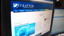 The home page of the Stratfor website is seen on a computer monitor in London Wendesday Jan 11, 2012. Security analysis firm Stratfor has relaunched its website after hackers brought down its servers and stole thousands of credit card numbers and other personal information belonging to its clients. Stratfor acknowledged Wednesday that the company had not encrypted customer information a major embarrassment for a security company. (AP Photo/Cassandra Vinograd)
Strategic Forecasting, Inc (abgekürzt Stratfor, eigene Schreibweise STRATFOR) ist eine 1996 gegründete, privatwirtschaftlich betriebene Firma, die Analysen, Berichte und Zukunftsprojektionen zur Geopolitik anbietet. 