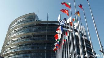 «Είμαστε δίκαιοι απέναντι σε όλα τα κράτη-μέλη σε αυτήν την Ευρωπαϊκή Ένωση;» διερωτάται ο Μάνφρεντ Βέμπερ