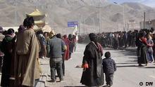 Etwa 5000 Tibeter forderten die Pejinger Regierung bei einer Kundgebung Freiheit für Tibet auf. 
Ort:  Nangqian in der Provinz Qinghai 
Datum:  08. Feb. 2012 
Fotograf: Rinzin Wangmu 