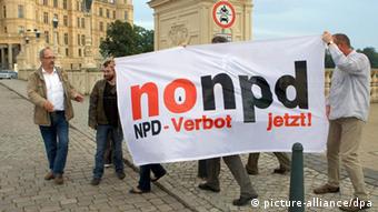 No NPD «όχι στο νεοναζιστικό κόμμα NPD». Διαδήλωση κατά της ακροδεξιάς στην πόλη Σβερίν