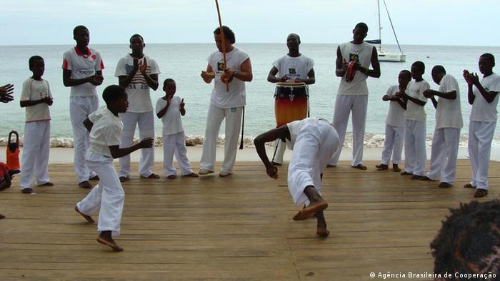 Roda de Capoeira durante uma das aulas em São Tomé