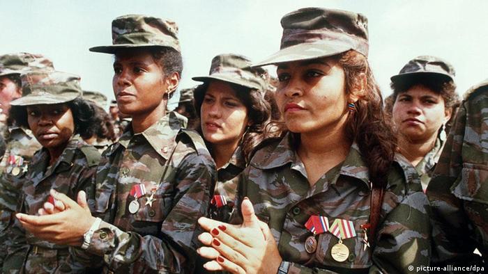 Soldados cubanos em Angola - em 1977 os cubanos lutaram a favor do MPLA de Agostinho Neto e contra os apoiantes de Nito Alves