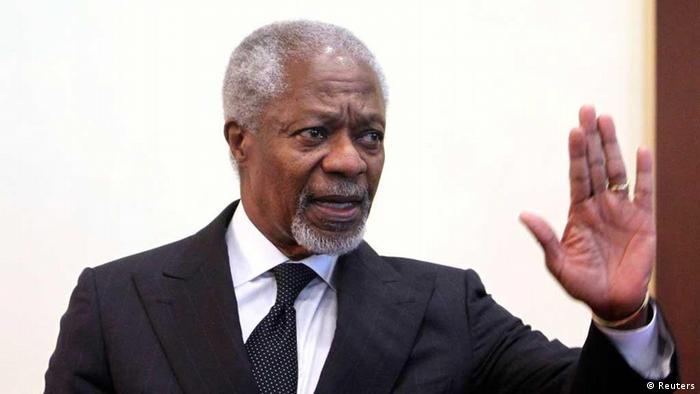 Kofi Annan, joint special envoy for the United Nations and the Arab League, gestures during a news conference at Sheremetyevo International Airport outside Moscow, March 26, 2012. Annan said on Monday that the crisis in Syria "cannot drag on indefinitely" but that he could not set a deadline for a resolution after a year of bloodshed. REUTERS/Denis Sinyakov (RUSSIA - Tags: POLITICS CIVIL UNREST)