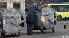 Steigende Armut in Serbien. (November 2011)

Mann durchsucht Müll Mülleimer
Autor: Mehmed Smajić