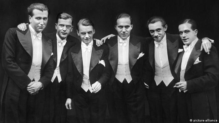 Die Comedian Harmonists (1929), v. li.: Robert Biberti, Erich A. Collin, Erwin Bootz, Roman Cycowski, Harry Frommermann, Ari Leschnikoff Foto. picture-alliance