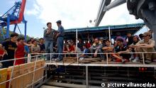 سالانه صدها پناهجوی افغان به طور غیرقانونی و با قایق به آسترالیا سفر می کنند. 