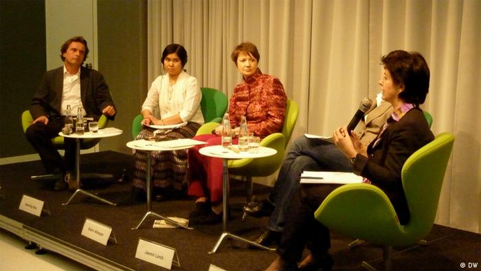 Podiumsdikussion in der Heinrich Böll Stiftung zum Thema Birma - einen Schritt weiter auf dem Weg zur Demokratie.

Foto: Rebecca Roth, April 2012