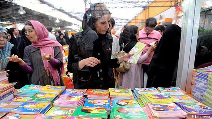 از زمان برپائی آخرین نمایشگاه بین‌المللی کتاب تهران، موقعیت دری در وزارت ارشاد زیر سئوال رفته بود