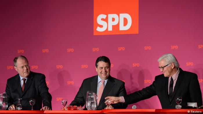Former German Finance Minister Peer Steinbrueck (L-R), Social Democratic (SPD) leader Sigmar Gabriel and SPD faction leader Frank-Walter Steinmeier (REUTERS/Fabian Bimmer)