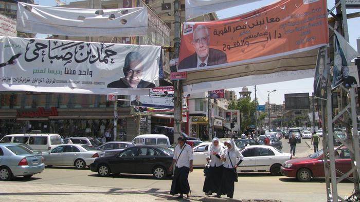 Das Foto ist von unserem Korrespondenten in Kairo (Nael Eltoukhy) geschossen worden und tritt die Urheberrechte wie üblich der DW: Es geht um den Präsidentenwahlkampf in Ägypten

Eingreicht von Hasan Hussain am 16.5.2012