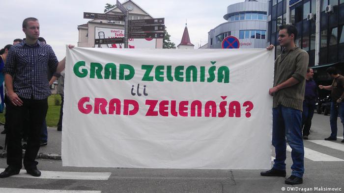 Građani u Banjoj Luci drže transparent, na kojemu piše: Grad zeleniša ili grad zelenaša? 
