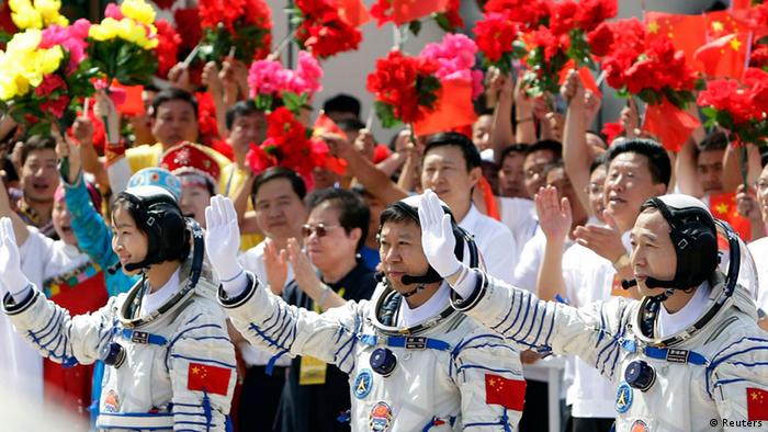 Chinese astronauts Jing Haipeng (R), Liu Wang (C) and Liu Yang, China's first female astronaut, wave during a departure ceremony at Jiuquan Satellite Launch Center, Gansu province, June 16, 2012. China will send its first woman into outer space this week, prompting a surge of national pride as the rising power takes its latest step towards putting a space station in orbit within the decade. Liu Yang, a 33-year-old fighter pilot, will join two other astronauts aboard the Shenzhou 9 spacecraft when it lifts off from a remote Gobi Desert launch site on Saturday evening. REUTERS/Jason Lee (CHINA - Tags: SCIENCE TECHNOLOGY)