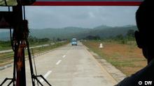 Blick aus Bus auf Autobahn
***
Bilder aus Myanmar von Michael Wetzel, DW Juni 2012