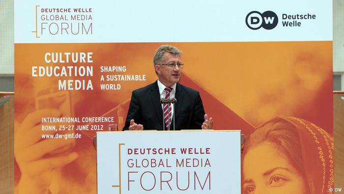 Eröffnung des Deutsche Welle Global Media Forum 2012 am 25.06.2012 durch Dr. Reinhard Hartstein, stellvertretender Intendant der Deutschen Welle, im World Conference Center Bonn
