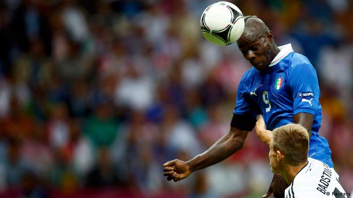Italy's Mario Balotelli scores during their Euro 2012 semi-final soccer match against Germany at the National stadium in Warsaw, June 28, 2012.                 REUTERS/Kai Pfaffenbach (POLAND  - Tags: SPORT SOCCER TPX IMAGES OF THE DAY)