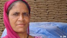 Portrait Tagelöhnerin Savitri (nah) - sie bekommt am Ende eines Arbeitstages zwischen 2-3 Kilogramm Weizen als Lohn.

Copyright: DW/Sandra Petersmann
