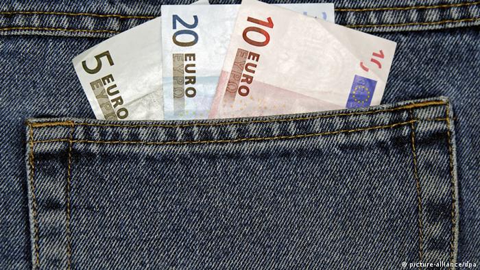 Euro notes seen stemming from a pocket