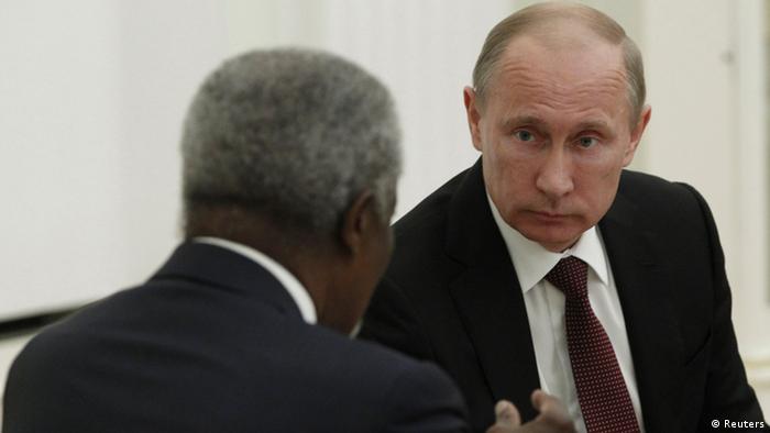 Vladimir Putin (derecha) y el secretario general de la ONU Kofi Annan.