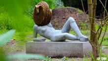 "Untilled" is the name of this Artwork by Pierre Huyghe showing a sculpture of a woman lying down, a bee hive as her head      Foto: Freie Mitarbeiterin der DW Ulrike Sommer  