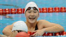 China's Ye Shiwen reacts after winning the women's 400-meter individual medley swimming final at the Aquatics Centre in the Olympic Park during the 2012 Summer Olympics in London, Saturday, July 28, 2012. Ye set a new world record with a time of 4:28:43. (Foto:David J. Phillip/AP/dapd)