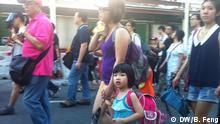 Am 29.07.12 haben knapp 20000 Eltern, Studenten und Bürger in Hongkong gegen die geplante Patriotismus-Erziehung an allen Schulen protestiert. Kritiker fürchten kommunistische Gehirnwäsche; Copyright: DW/B. Feng