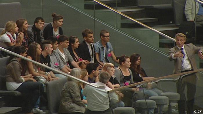 6) Jugendliche einer 10.Klasse aus Heidenheim bekommen eine Führung durch den Deutschen Bundestag, Foto: DW, alle Rechte freigegeben