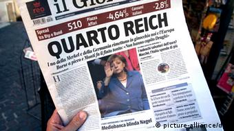 Das Titelblatt der italienischen Zeitung «Il Giornale» vom 03.08.2012 aufgenommen in Castel Gandolfo. Das Blatt aus dem Medienimperium von Silvio Berlusconi hat die Äußerungen von EZB-Chef Mario Draghi zur Rettung des Euro kommentiert. «Heil Angela», heißt es auf der Titelseite unter einem Foto, das die Kanzlerin zeigt, wie sie die rechte Hand hebt. Foto: Karl-Josef Hildenbrand dpa/lby +++(c) dpa - Bildfunk+++