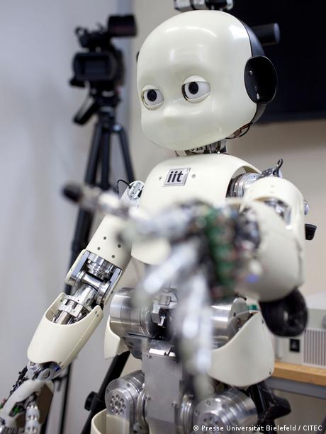 برمجة الروبوت بطريقة شبيهة بتعليم صغار الأطفال 0,,16168334_401,00