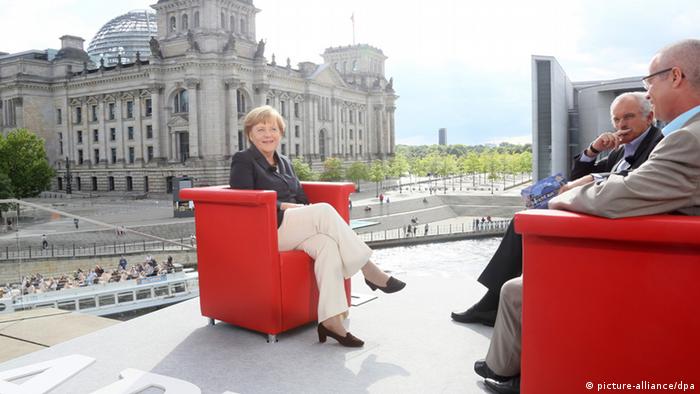 Merkel sits for the ARD interview Foto: Stephanie Pilick dpa
