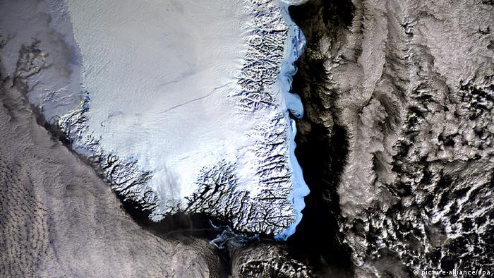 Derretimiento de la capa de hielo en el Ártico. Imagen del sur de Groenlandia. 