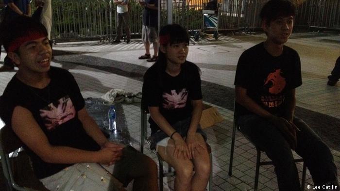 anbei ein Bild von Schüler-Hungerstreik gegen Bürgererziehung (国民教育） in Hong Kong. Wir dürfen das Bild mit Eingabe von Urheber (in diesem Fall Lee Cat Jin)verwenden.  Zugeliefert von Jun Yan. 