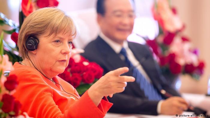 Merkel in Tianjin with China's Wen Photo: Kay Nietfeld dpa 