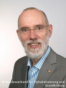 Peter Hubertus, Vorstandsmitglied beim Bundesverband für Alphabetisierung und Grundbildung. 
(Foto: Bundesverband für Alphabetisierung und Grundbildung)

