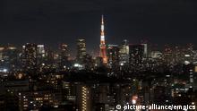 The Tokyo skyline lit up by night

(c) picture-alliance