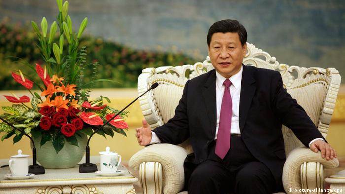 FILE - Chinese Vice-President Xi Jinping speaks to Egypt's President Morsi (not pictured) during their meeting in the Great Hall of the People in Beijing, China, 29 August 2012. The man expected to lead 83 million members of the Chinese Communist Party and rule 1.3 billion people for the next decade had not been seen in public for more than 10 days by Tuesday, September 11, 2012. EPA/HOW HWEE YOUNG/ POOL +++(c) dpa - Bildfunk+++ 