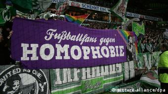 Οι ομοφυλόφιλοι έχουν οργανωμένη παρουσία σε αρκετά γερμανικά γήπεδα