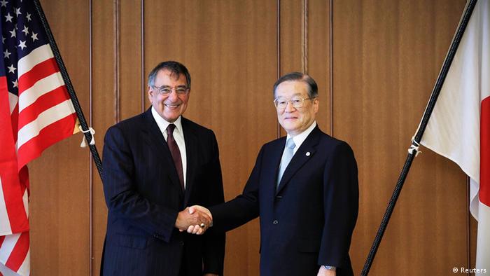 U.S. Secretary of Defense Leon Panetta (L) shakes hands with Japan's Minister of Defense Satoshi Morimoto at the Ministry of Defense in Tokyo, September 17, 2012.    REUTERS/Shizuo Kambayashi/Pool (JAPAN - Tags: POLITICS MILITARY)
