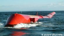 The Pelamis being tested off the coast of Scotland

+++(c) dpa - Report+++