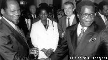Acordo de Roma de 1992: Joaquim Chissano pelo governo da FRELIMO (esq.) e Afonso Dhlakama pela RENAMO (dir.)