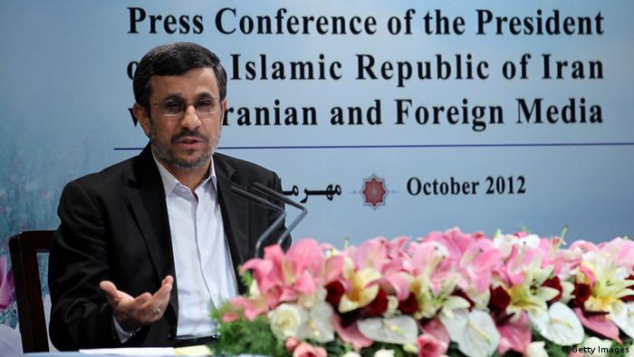 محمود احمدی‌نژاد در کنفرانس خبری خود از برخی از نهادهای تحت نظر رهبر جمهوری اسلامی نیز انتقاد کرد
