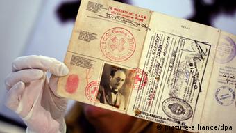 Gefälschter Pass von Adolf Eichmann 
