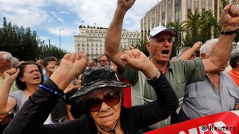 Ο Χέμπελ παραπέμπει στους ανασφάλιστους έλληνες συνταξιούχους 