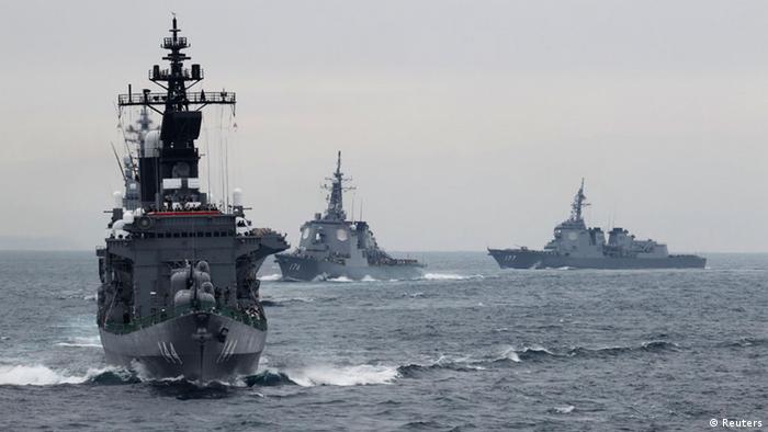 Japanese Maritime Self-Defense Force (MSDF) destroyer Kurama (L), which is carrying Japan's Prime Minister Yoshihiko Noda, leads the MSDF fleet during a naval fleet review at Sagami Bay, off Yokosuka, south of Tokyo October 14, 2012. REUTERS/ Yuriko Nakao (JAPAN - Tags: POLITICS MILITARY)