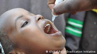 Kinder bekommen Polio-Impfstoff in Nigeria (Foto: Global Polio Eradication Initiative)